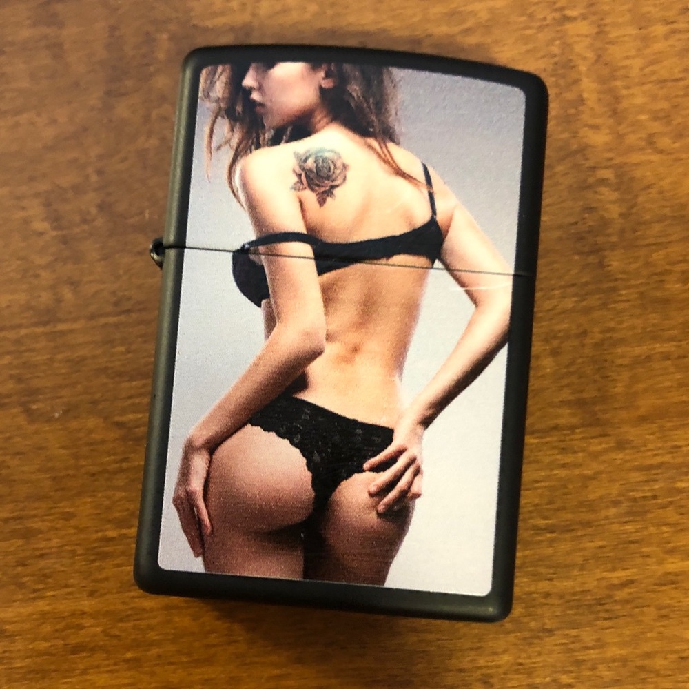 Pin up Zippo